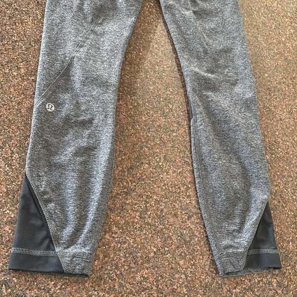 LULULEMON LADIES GRAY ORAN WAIST TWO ZIPPER POCKETS CAPRI LEGGINGS-4 - Picture 6 of 8